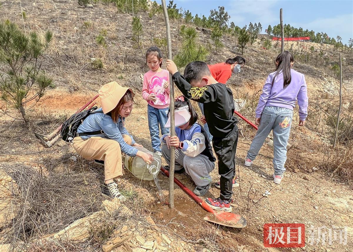 下載家長端，解鎖全新孩子教育方式