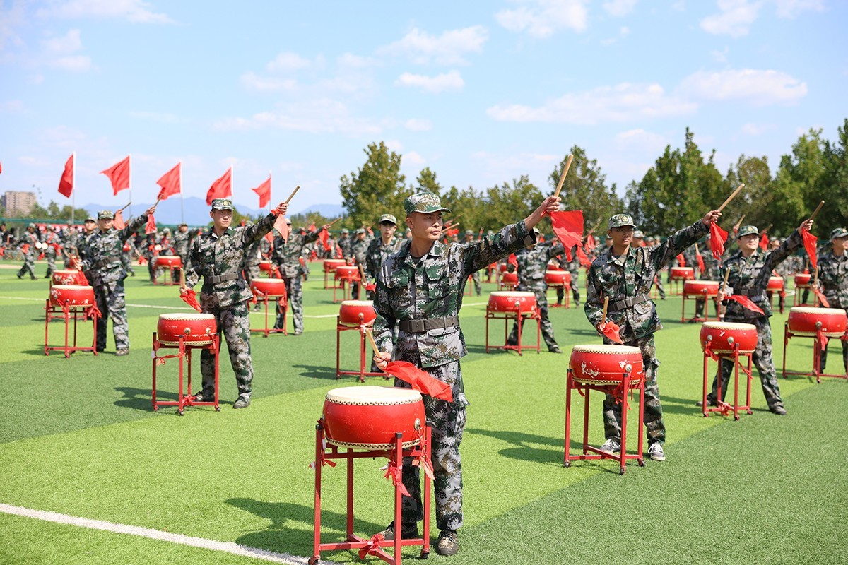 震撼人心！最新軍鼓變隊(duì)形表演視覺(jué)盛宴！